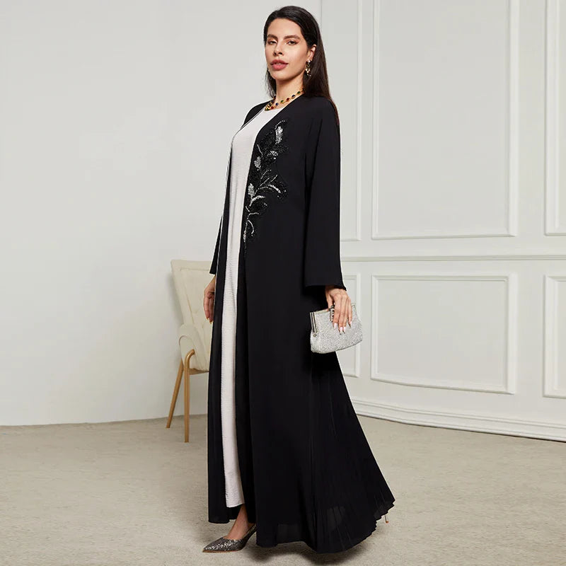 Abaya Élégante Noire à Détails Brodés et Plissés de ZaloraStyle